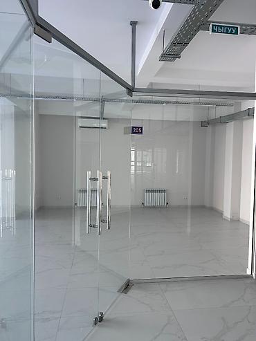 Сдаю Помещение целиком: Одежда, обувь, 90 м², В бизнес центре at lalafo.kg Сдаю Помещение целиком: Одежда, обувь, 90 м², В бизнес центре
