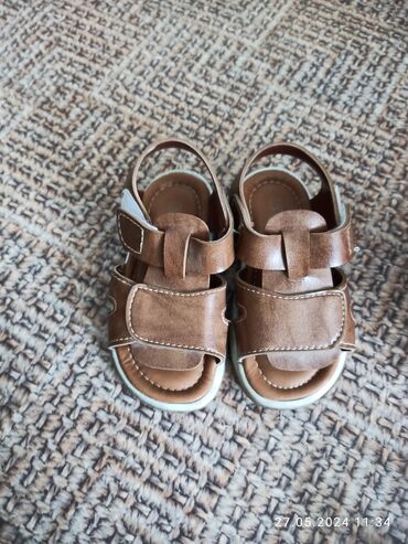 тапочки детские резиновые: 1. сандали на мальчика 24 размер фирма LC Waikiki в очень хорошем