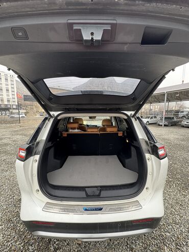 Другой электротранспорт: Электромобиль (кроссовер), белый цвет кузова. Основные особенности: - — 10