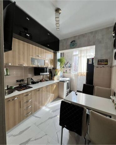 продается 2 ком кв город каракол: 3 комнаты, 60 м², 105 серия, 2 этаж, Евроремонт