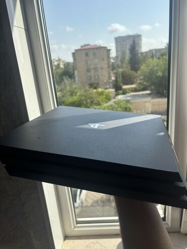 PS2 & PS1 (Sony PlayStation 2 & 1): Salam Sony PlayStation 4 Pro 2konsolu, qara rəngdə, 1tb yadaş tek