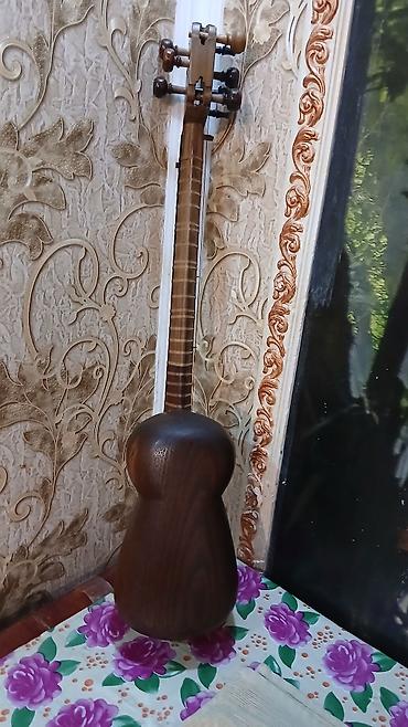 gitara: Azərbaycan xalq musiqi alətləri və elektrik gitara dəsti Tərkib: - — 4