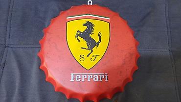 Ferrari: "Ferrari" yazılı, qapaq şəkilli metal lövhə. Yenidir. Diametri: 35sm — 6