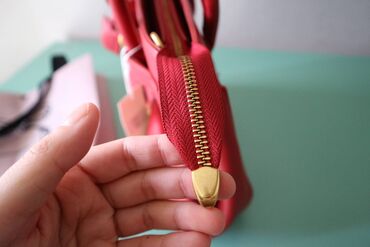 Классические сумки: Новая красная сумочка Размеры: ширина 27 см, высота 24см (с ручками — 13