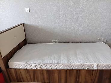 Tək nəfərlik çarpayı və döşək dəsti Sadə, funksional və yerə qənaət