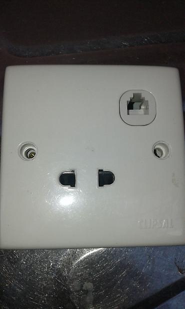 razetka: "Clipsal" elektrik yuvaları satılır. Telefon xətti və televizor anteni — 1