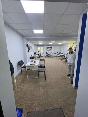 Офисы: Сдаю Офис, 140 м², В жилом комплексе, 1 линия, С оборудованием, С отдельной кухней