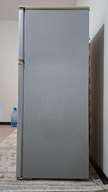 mini refrigerator: Холодильник двухкамерный с верхней морозильной камерой. Б/У — 2