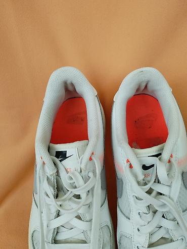 Patike: NIKE AIR FORCE original patike br 39- SNIZENO. Stanje odlicno, prava — 2