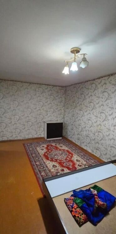 срочно продаётся 1 комнатная квартира в районе ошского рынка по улице кенсуйская: 1 бөлмө, Кыймылсыз мүлк агенттиги, Чогуу жашоосу жок, Жарым -жартылай эмереги бар