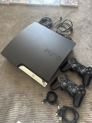цифровая видеокамера: Игровая приставка Sony PlayStation 3 Slim черного цвета с двумя