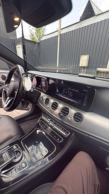 tesla model x: Mercedes-Benz E-Class: 2019 г. — 4