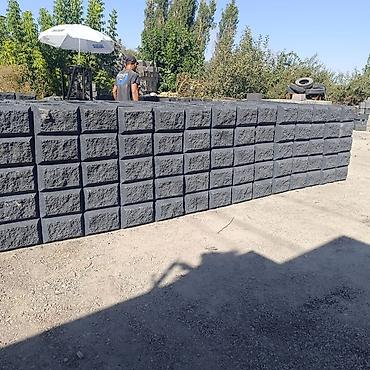 Другие строительные блоки: Декоративные бетонные блоки «скала» для заборов и подпорных стен. - — 2