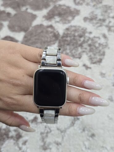 колер для воды: Apple Watch SE, алюминий, размер 40 мм, starlight. Состояние 10/10