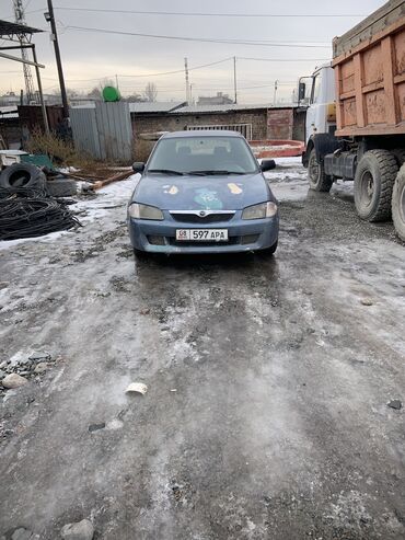 Mazda: Mazda 323: 1999 г., 1.6 л, Механика, Бензин, Хэтчбэк