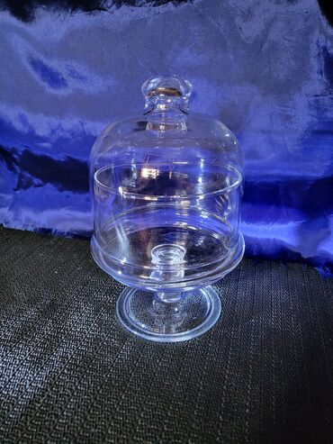 Ostalo posuđe: Bombonijera vitaz kristalno staklo. Bombonijera je bez ostecenja,sve na lalafo.rs — 1 Ostalo posuđe: Bombonijera vitaz kristalno staklo. Bombonijera je bez ostecenja,sve — 1