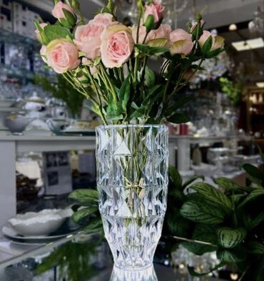 Ev üçün dekor: Bir vaza, Xrustal