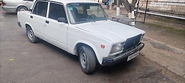 lada diskleri: Model: LADA (VAZ) 2107 Kuzov: sedan, ağ rəng Yanacaq: benzin Sürətlər — 2