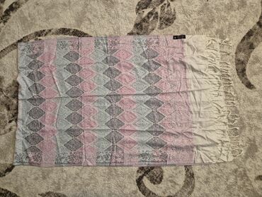 prada eynekleri qiymeti: Dubaydan alinib. Yumusaq, qaṣli, cox gozel eyinde qalir. EVAZ kəşmir