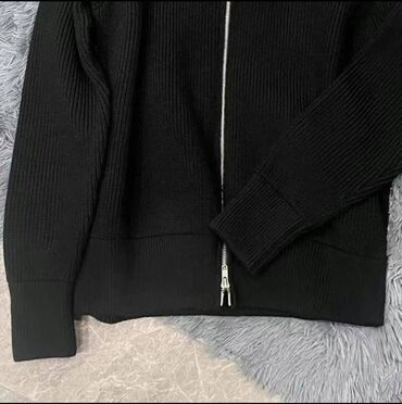 парные свитера: Cardigan of Maison Margiela
Размеры:S-M-L-XL
Price-2000 som