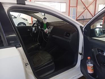 6 2: Volkswagen Polo: 2012 г., 1.6 л, Механика, Газ, Седан — 8