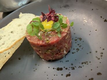 специи: Авторская гастрономия с подачей в ресторанном стиле. - Тартар из