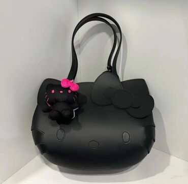 Классические сумки: Сумка Hello Kitty черного цвета, качественная и вместительная. 1700
