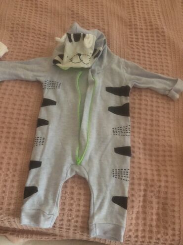 Dəstlər: Körpə geyim dəsti - 3 ədəd qalın, ayaqlı tulum: - Açıq mavi rəngdə — 37