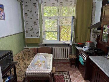 квартира обшага: 3 бөлмө, 69 кв. м, Жеке план, 2 кабат, Эски ремонт