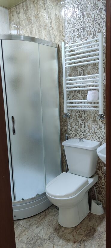 Otaqların günlük kirayəsi: Xüsusiyyətlər: İnşaatçılar metro stansiyasına 6 dəqiqəlik yürüş -da lalafo.az — 8 Otaqların günlük kirayəsi: Xüsusiyyətlər: İnşaatçılar metro stansiyasına 6 dəqiqəlik yürüş — 8