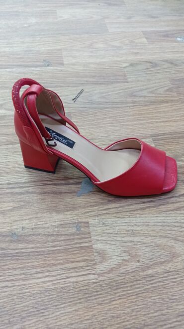 женские ботинки на каблуке: Туфли 36, цвет - Красный