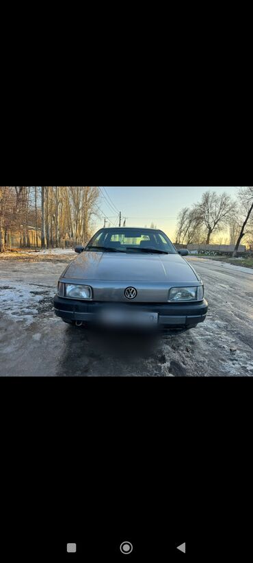 Volkswagen: Volkswagen Passat: 1990 г., 1.8 л, Механика, Бензин, Седан