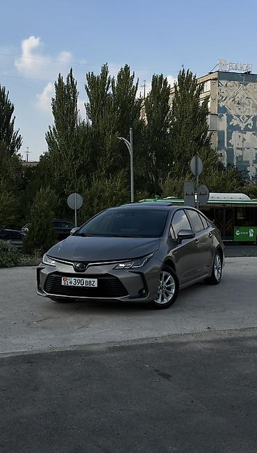4 vd: Toyota Corolla: 2020 г., 1.8 л, Вариатор, Гибрид, Седан — 2