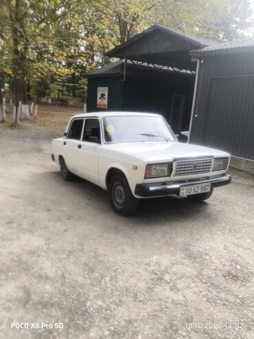 дом на колесах turbo az: VAZ 2107, ağ rəngli sedan Xüsusiyyətlər: - Kuzov: 4 qapılı sedan, ağ