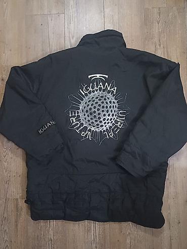 versus by versace: Crna jakna Iguana sa velikim printom na leđima. Detalji: - Materijal — 1