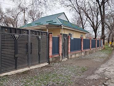 Продажа коттеджей и домов: Продаётся дом в самом центре городо Шопоков с участком 5.2 сотка,по — 7