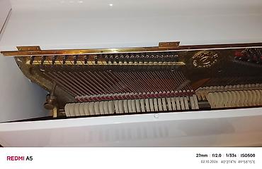 klasik gitara: CALISIA dik piano – ağ rəngli, klassik upright model. Xüsusiyyətlər — 5