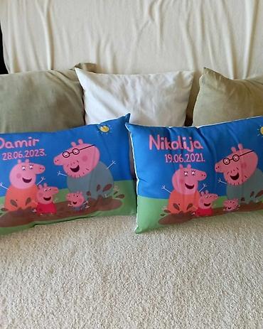 Jastuci: Dimenzije jastuka 45x32 su 1999 din i 32x32 su 1999 din. Dizajn na lalafo.rs — 13 Jastuci: Dimenzije jastuka 45x32 su 1999 din i 32x32 su 1999 din. Dizajn — 13