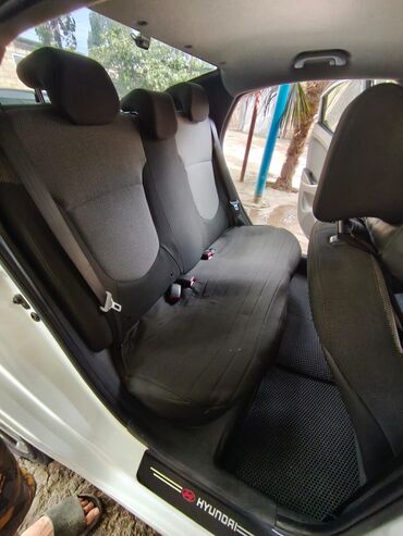 Hyundai: Hyundai Accent: 1.6 l | 2013 il Sedan — 4