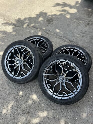 hunda sanata masin: Disk təkər 245 / 40 / R 18, 5 Boltlu