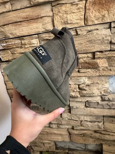 Ugg obuća: Ugg čizme — 23