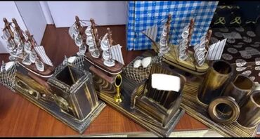 qapi ustu asmalar: Gəmi taxt modeli masaüstü dəstlər satılır.Taxta materyaldır.Müxtəlif