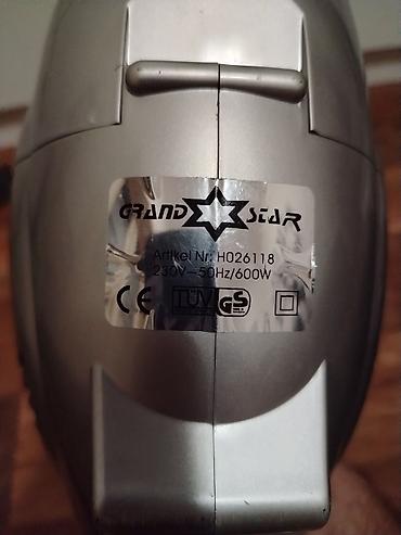 Ručni usisivači: Ručni električni usisivač – Candy Star (mrežni, sa dodacima) Opis: - — 8