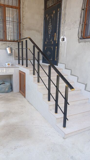 Pilləkən məhəccərləri: Şəkillərdə müxtəlif layihələr və tərtibat nümunələri göstərilib — 22