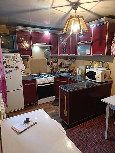 Продажа коттеджей и домов: Продаю дом в Центральной части Бишкека, ул. Суворова. В доме 3 — 6