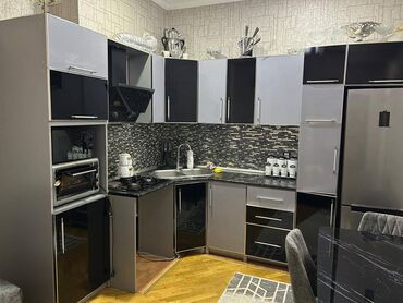 Кухонные гарнитуры: Mətbəx mebeli və mətbəx masa dəsti satılır. Dəstə, aşağıdakılar