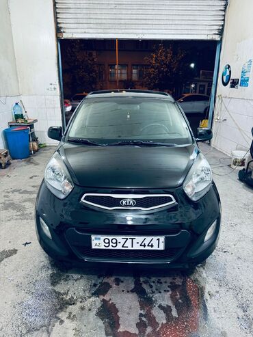 Kia: Kia Picanto, qara rəng, 5 qapılı hetçbek. Xüsusiyyətlər: - Kompakt — 5
