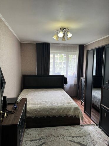 киевская манаса: 3 комнаты, 70 м², Индивидуалка, 3 этаж, Косметический ремонт