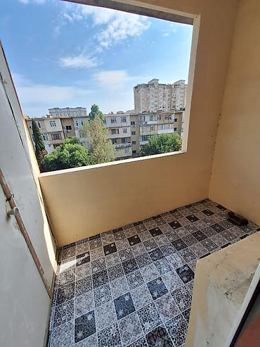 Недвижимость: 8 km bazarının yanı, 251 nömrəli məktəbin yanında 3 otaqlı mənzil — 9