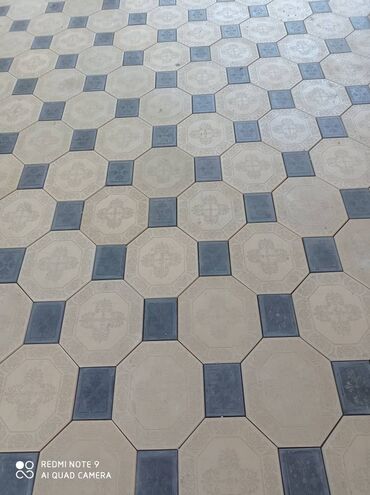 Тротуарная плитка: Комплект тротуарной плитки, состоящий из восьмиугольных и квадратных — 4